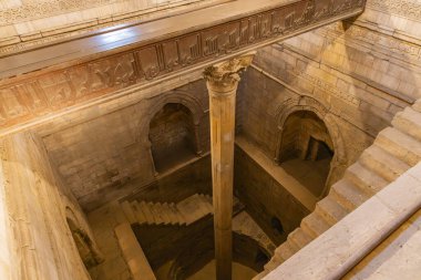 Roda Adası, Eski Kahire, Kahire, Mısır. 23 Şubat 2024. Roda Adası 'ndaki eski Nilometre' ye bakın.