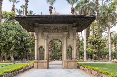 Roda Adası, Eski Kahire, Kahire, Mısır. 23 Şubat 2024. Pergola Kahire 'deki Prens Muhammed Ali Sarayı' nın bahçesinde..