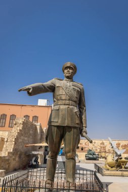 El Halife, Eski Kahire, Kahire, Mısır. 2 Mart 2023. Anwar Sedat Anıtı Kahire 'deki Ulusal Askeri Müzede.