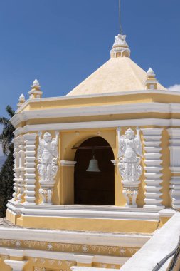 Antigua Guatemala, Sacatepequez, Guatemala. Antigua Guatemala 'daki Merhamet Kilisesi' nin Çan Kulesi.