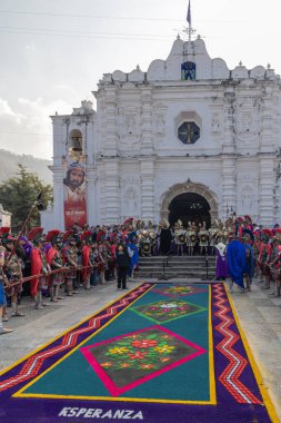 Antigua Guatemala, Sacatepequez, Guatemala. 10 Mart 2024. Aziz Anne Tapınağı Templo Santa Ana 'dan ayrılan Noel Baba Kutsal Paskalya alayı..