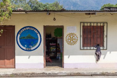 Santiago Atitlan, Solola, Guatemala. 13 Mart 2024. Guatemala 'da David Lamotte ve Rotary International sponsorluğunda bir okul..