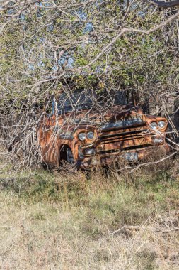 Quitaque, Teksas, Birleşik Devletler. 2 Aralık 2024. 2 Aralık 2024. Teksas kırsalında terk edilmiş ve paslanmış bir çiftlik kamyonu..