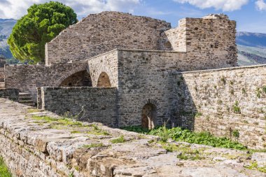 Cirokaster, Arnavutluk. Cirokaster Kalesi 'nin kalıntıları..