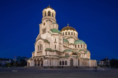 Sofya, Bulgaristan. Aziz Alexander Nevsky Katedrali gece aydınlandı..