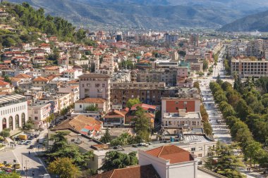 Berat, Arnavutluk. 17 Ekim 2024. Tarihi Berat kasabasının manzarası yükseldi.