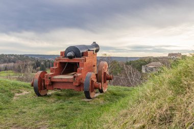 Fredriksten Kalesi, Halden, Ostfold, Norveç. Fredriksten Kalesi 'nden Halden yakınlarına bakan toplar..
