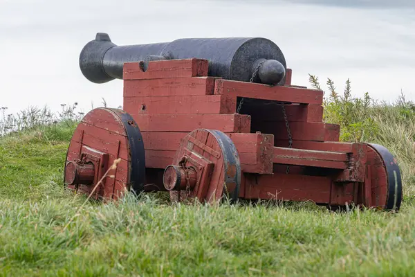 Fredriksten Kalesi, Halden, Ostfold, Norveç. Tarihi Fredriksten Kalesi 'nde antik top..