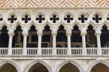 İtalya, Venedik. San Marco Meydanı. Valinin saray cephesi.