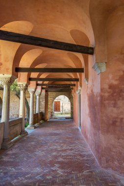 İtalya, Torcello adası. Santa Maria Assunta Bazilikası (Kilise). Geç dönem Paleohristiyan mimarisi. Manastır.