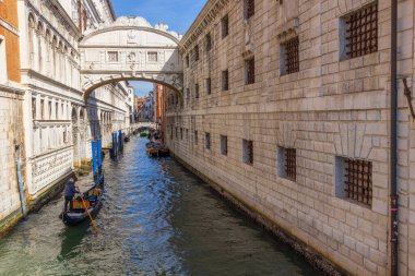 İtalya, Venedik. Rio Del Palazzo Kanalı üzerinde İç Çekiş Köprüsü.