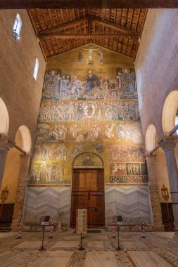28 Mart 2023. İtalya, Torcello adası. Santa Maria Assunta Bazilikası (Kilise). Son Mahşer 'in 11. yüzyıl mozaiği.