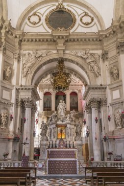 29 Mart 2023. İtalya, Venedik. Santa Maria della Salute Kilisesi. İç mekan. Yüksek sunak.