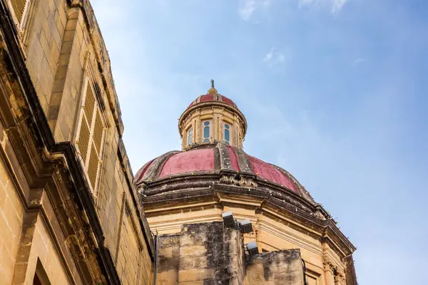 Malta, Birgu. Saint Lawrence Kolej Kilisesi. Dışarıdan. Kubbe.
