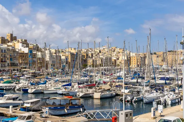 Malta, Birgu. Marinada tekneler.