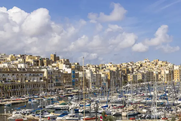 Malta, Birgu. Marinada tekneler.