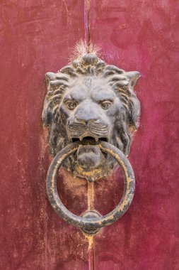 Malta, Mdina. Aslan başı şeklinde bir tokmak..