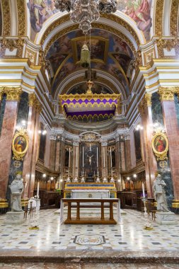 Malta, Mdina. Saint Paul Metropolitan Katedrali, yaygın olarak St Paul Katedrali ya da Mdina Katedrali olarak bilinir. Ana sunak.