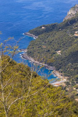 İtalya, Basilicata, Maratea. Monte San Biagio 'dan Maratea ve Tyrhenian Denizi' ne genel bakış. İsa 'nın kurtarıcı heykelinin bulunduğu yer..