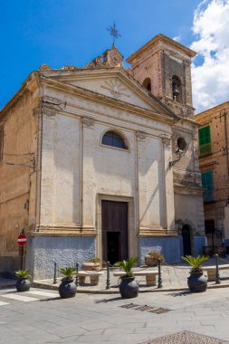 İtalya, Calabria, Tropea. St. Michael Kilisesi (Chiesa di S. Michele) cephesi. Araf Kilisesi olarak da bilinir..