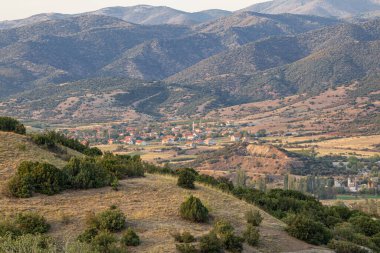 Veles, Vardar, Kuzey Makedonya. Kuzey Makedonya 'da Veles yakınlarındaki köy.