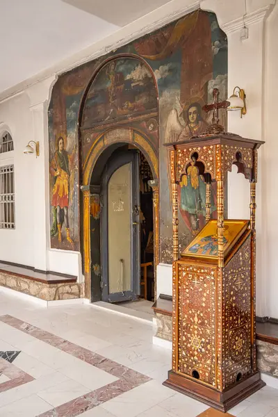 Bitola, Pelagonia, Kuzey Makedonya. 4 Eylül 2024. Saint Dimitrij Kilisesine Giriş.