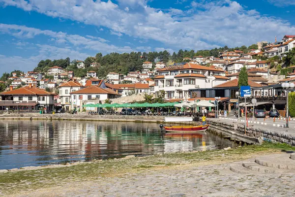 Ohri, Kuzey Makedonya. 7 Eylül 2024. Ohri Gölü kıyısındaki kumsal.