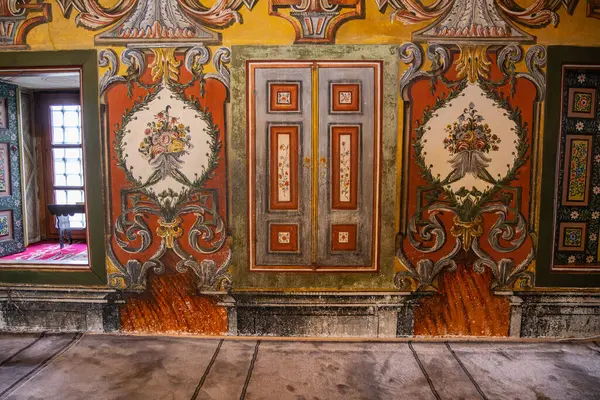 Tetova, Polog, Kuzey Makedonya. 7 Eylül 2024. Tetova 'daki Renkli Cami' nin iç görünümü.