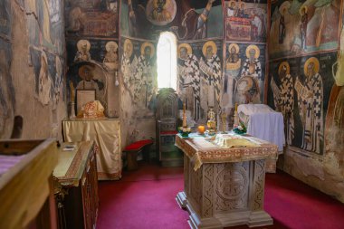 Klenike, Bujanovac, Pcinja Bölgesi, Sırbistan. 8 Eylül 2024. Saygıdeğer Prohor Pchinjski Manastırı 'ndaki kilisenin içinde..