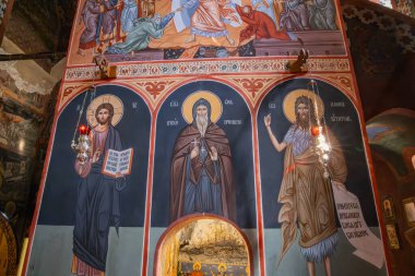 Klenike, Bujanovac, Pcinja Bölgesi, Sırbistan. 8 Eylül 2024. Saygıdeğer Prohor Pchinjski Manastırı 'ndaki kilisenin içinde..