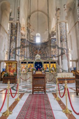 Despotovac, Pomoravlje Bölgesi, Sırbistan. 10 Eylül 2024. Sırp Ortodoks Manastırı 'nda sunak ve duvar resimleri.