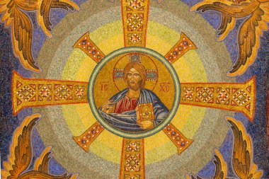 Topola, Sumadija Bölgesi, Sırbistan. 11 Eylül 2024. Aziz George Kilisesi Oplenac 'taki fayans mozaiği, Sırp Kraliyet Anıtmezarı.