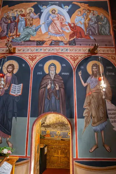 Klenike, Bujanovac, Pcinja Bölgesi, Sırbistan. 8 Eylül 2024. Saygıdeğer Prohor Pchinjski Manastırı 'ndaki kilisenin içinde..