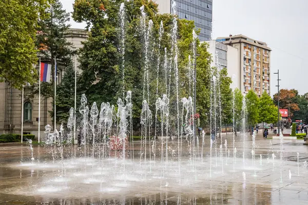 Nish, Nishava Bölgesi, Sırbistan. 10 Eylül 2024. Nish 'teki Kral Milan Meydanı' nda Çeşme.