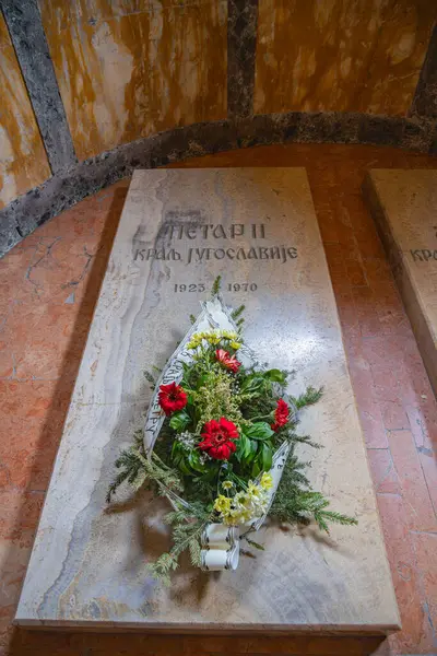 Topola, Sumadija Bölgesi, Sırbistan. 11 Eylül 2024. Aziz George Kilisesi Oplenac 'taki mezar, Sırp Kraliyet Anıtı.