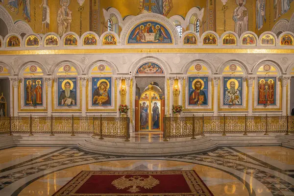 Vracar, Belgrad, Sırbistan. 15 Eylül 2024. Aziz Sava Katedrali 'ndeki simge resimleri.