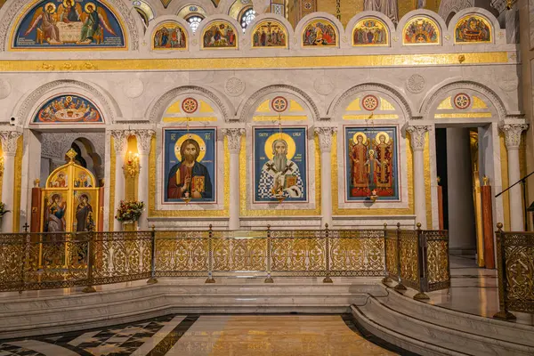 Vracar, Belgrad, Sırbistan. 15 Eylül 2024. Aziz Sava Katedrali 'ndeki simge resimleri.