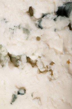 Arka plan olarak mavi peynir dokusu. Bir fırt mavi peynir. Makro fotoğraf. Mavi peynir. Yakın plan.