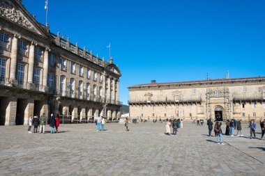 Santiago de Compostela, Galiçya. İspanya. 5 Şubat 2023. Obradoiro Meydanı, Raxoi Sarayı veya Rajoy ve Reis Catolicos Oteli manzarası