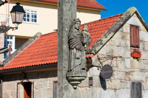康巴罗 加利西亚 西班牙 2023年2月8日圣母玛利亚十字架上的雕塑 — 图库照片