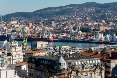 Vigo, Galiçya. İspanya. 9 Şubat 2023. Vigo Limanı ve şehir, Ria de Vigo