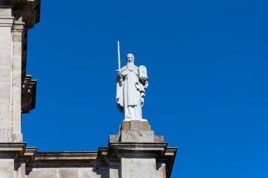 Braga, Portekiz. 11 Şubat 2023. Carmo Church heykelinin manzarası. Igreja do Carmo.