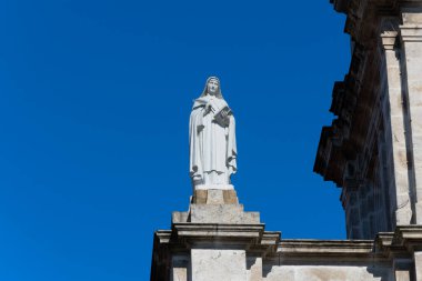 Braga, Portekiz. 11 Şubat 2023. Carmo Church heykelinin manzarası. Igreja do Carmo.