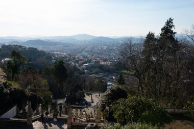 Braga, Portekiz. 11 Şubat 2023. Braga şehir manzarası Bom Jesus do Monte Sığınağı 'ndan alındı