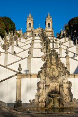 Braga, Portekiz. 11 Şubat 2023. Bom Jesus 'un merdiven ve kilisesi Monte Sığınağı