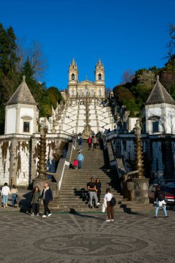 Braga, Portekiz. 11 Şubat 2023. Bom Jesus 'un merdiven ve kilisesi Monte Sığınağı