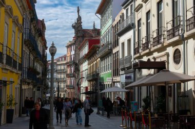 Oporto, Portekiz. 13 Şubat 2023. Rua das Flores, Flowers Caddesi 'ndeki tipik bina cepheleri.