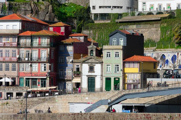 ポルトガルのオポルト 2023年2月14日 ポルト ポルト川沿いのリベイラと典型的なポルトガルの建物 — ストック写真