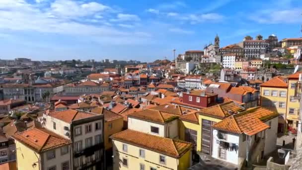 葡萄牙波尔图 2023年2月13日波尔图市的景观 典型的带有砖红色屋顶的房屋 — 图库视频影像