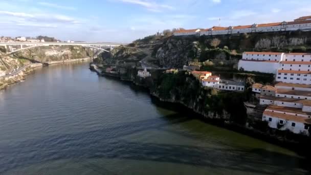 葡萄牙波尔图 2023年2月13日波尔图市与多罗河之间的庞特河 恩里克桥 — 图库视频影像